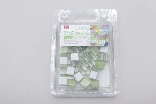 ダイソー ガラスタイル1cm角グリーン系 パッケージ
