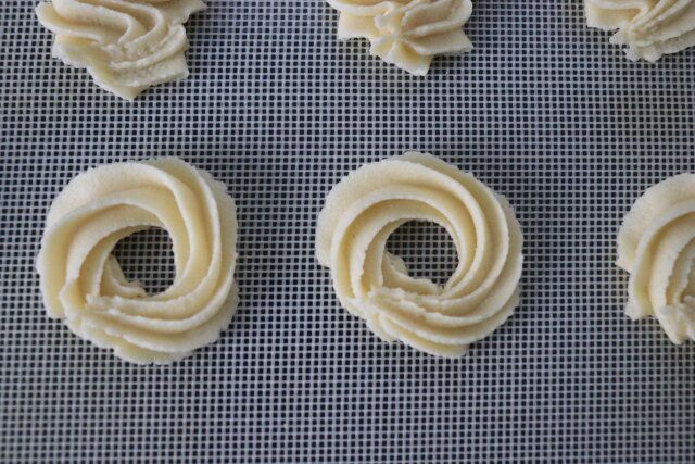 生地 リング状に絞った形