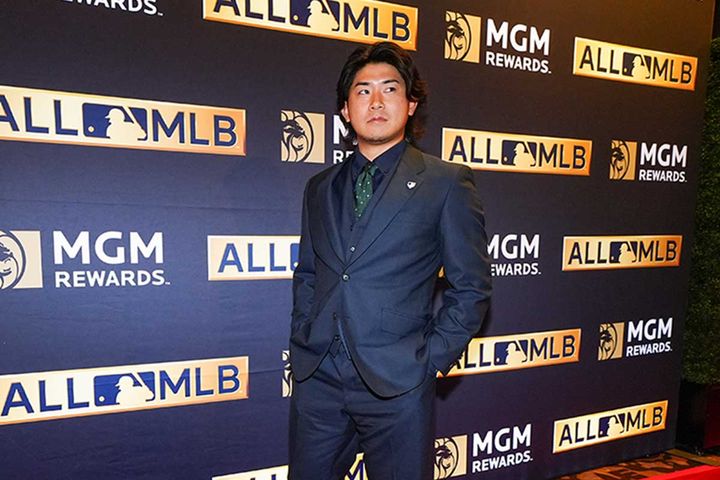 授賞式に参加したカブスの今永昇太（C）Getty Images