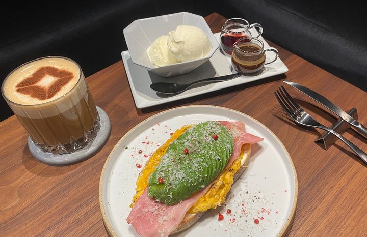 「アボカドのタルティーヌ」1650円