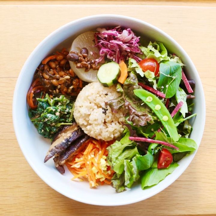 「発酵ブッダボウル」のスープ＆ドリンク付きセット2300円