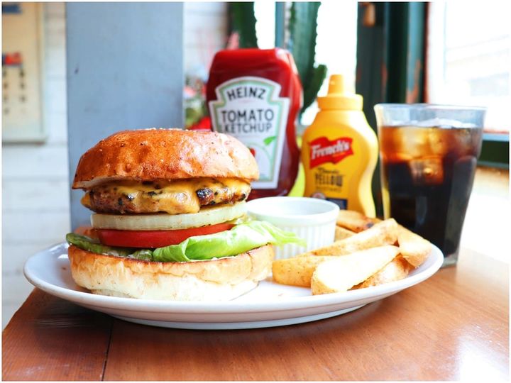 「チーズバーガー」1200円（税別）