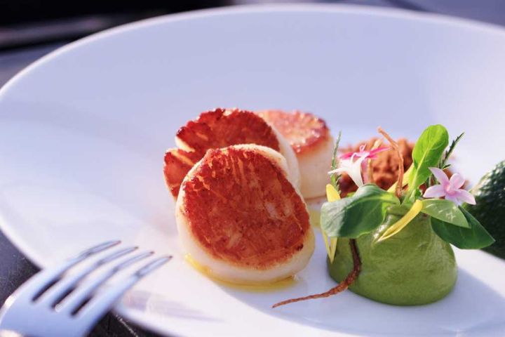 「三陸産ホタテの鉄板焼き」2300円