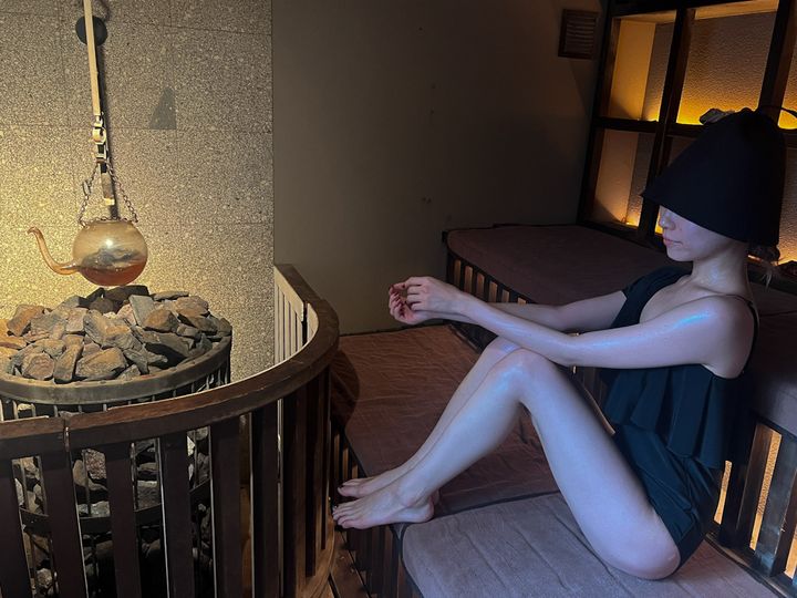 「たたかうハーブサウナ」のサウナ室内