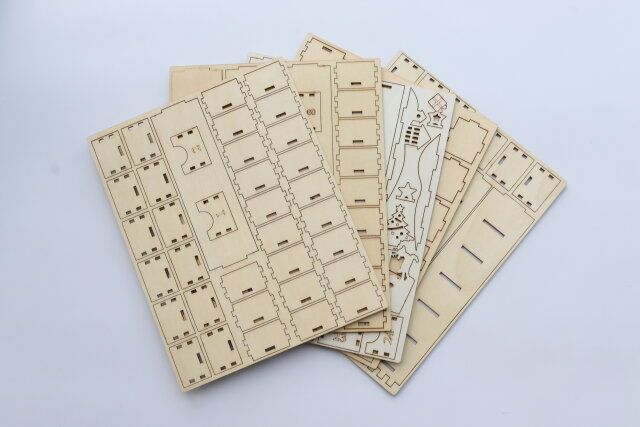 ダイソー ウッドアドベントカレンダーキット（ハウス型） セット内容