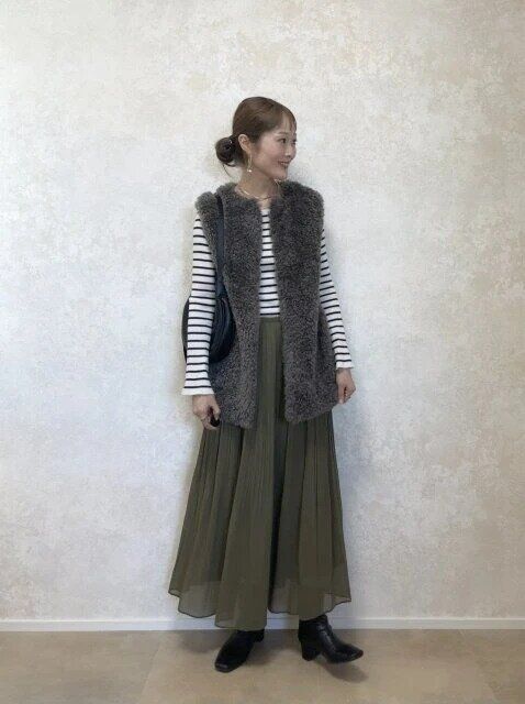 ユニクロシフォンスカートボアベストコーデ