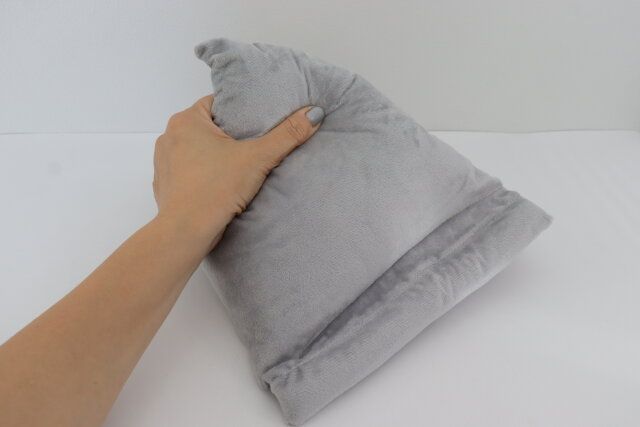 スタンダードプロダクツ タブレットがおけるテトラクッション（GY） 質感