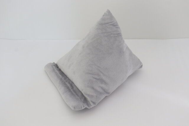 スタンダードプロダクツ タブレットがおけるテトラクッション（GY） デザイン