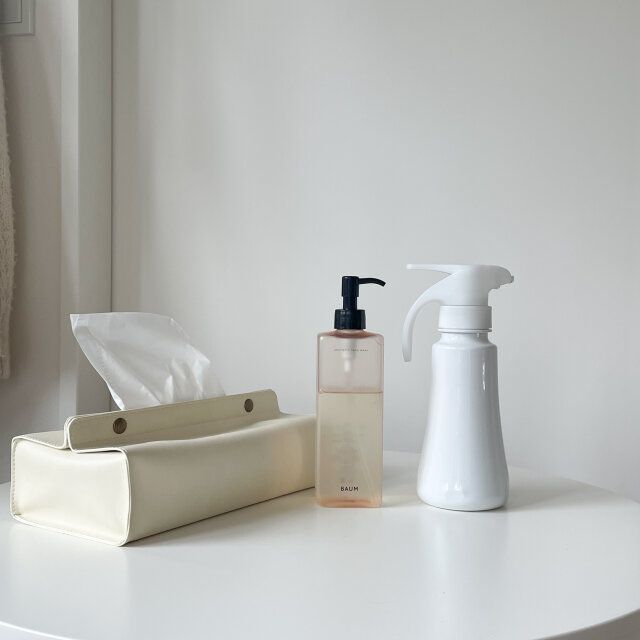 ティッシュボックスに入ったティッシュ ハンドソープ パッケージをはがした洗剤