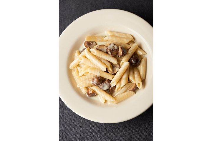 チーズの塩味が効いた“ゴルゴンゾーラと栗のペンネ”