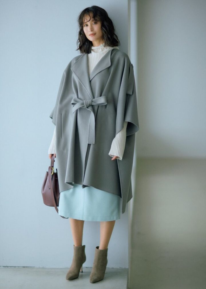 エブールのシャルムビーバーポンチョのコーディネート