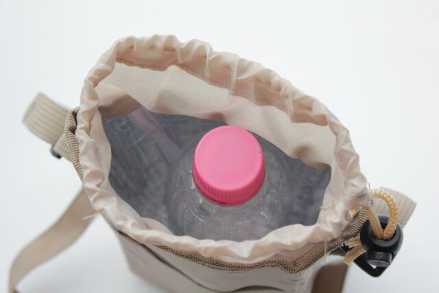 ダイソー ペットボトルホルダー（リサイクル生地使用） ペットボトル