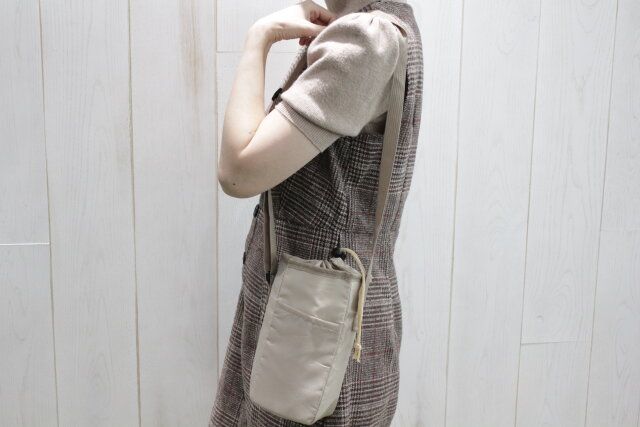 ダイソー ペットボトルホルダー（リサイクル生地使用） ショルダーストラップ