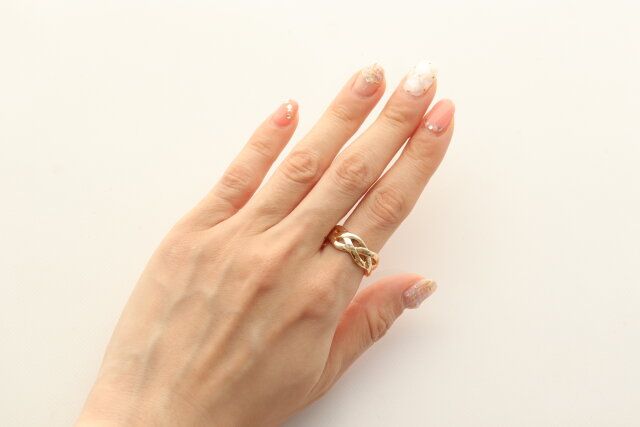 ダイソー リング（メタル、クロスライン） 装着