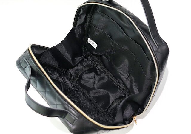 ハローキティ エンジェル キルトバニティポーチ 収納力