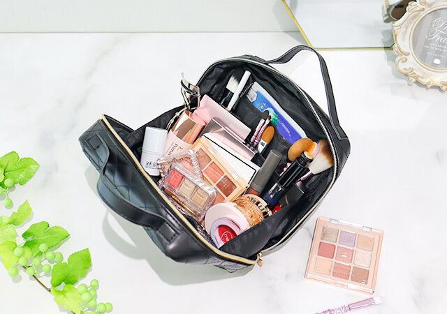 ハローキティ エンジェル キルトバニティポーチ コスメ