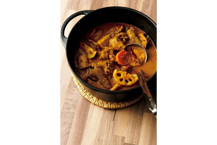 食べ応え抜群のゴロゴロ野菜！“根菜チキンカレー”
