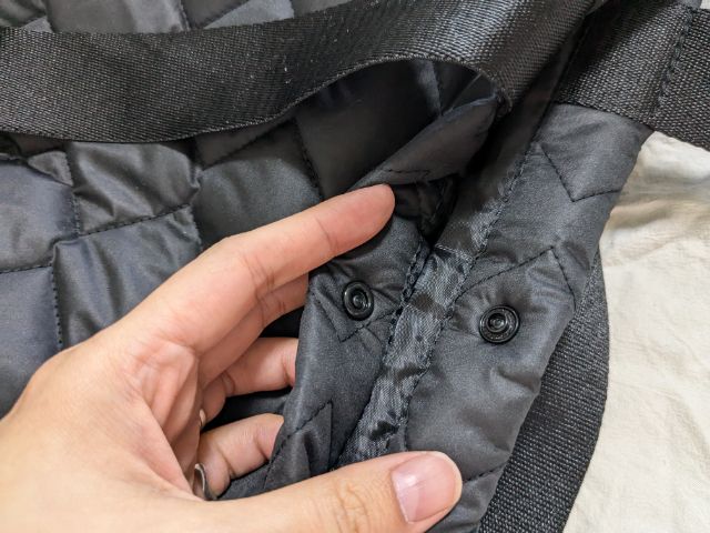 メイン収納・スナップボタン