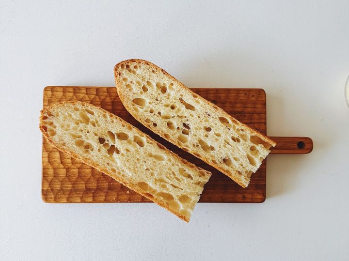 何度も食べたくなる、簡単アボカド&卵トーストの作り方【パン好きなsumire.のバゲットサンドのレシピ vol.29 〜レシピで旅するヨーロッパ〜】