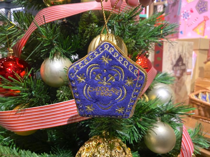 「ジンジャーブレッドチョコレート フロッグ刺繍オーナメント」2400円