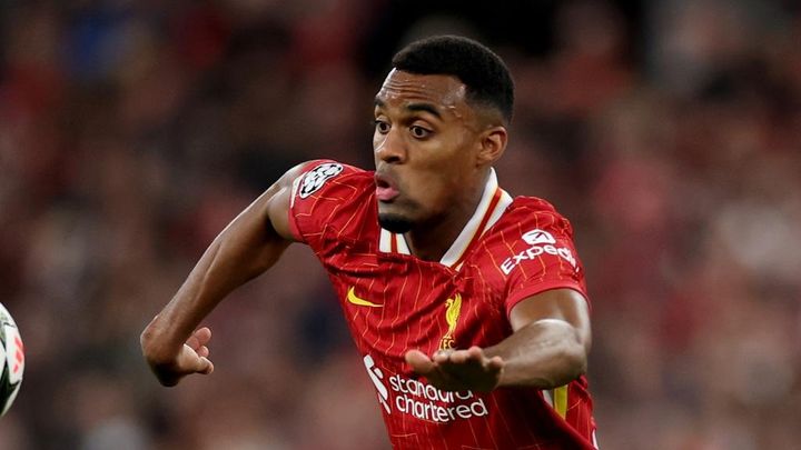 31歳の日本代表主力からポジションを奪った海外スター、『期待を裏切ったイレブン』に選出