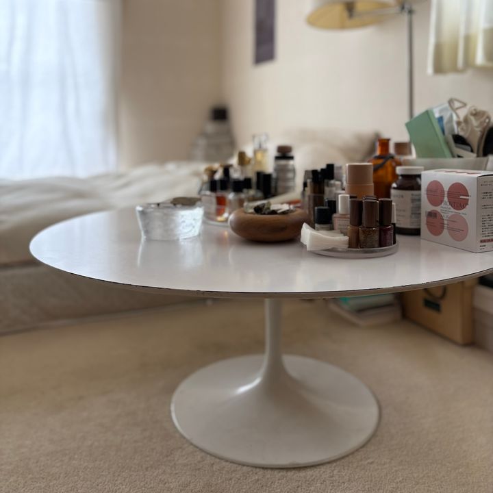 〈エーロ・サーリネン〉のチューリップテーブル