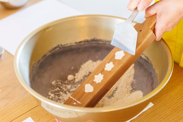 カラフルな落雁の人気店がリニューアル♪ 京都・御所東の「UCHU wagashi 寺町本店」へ