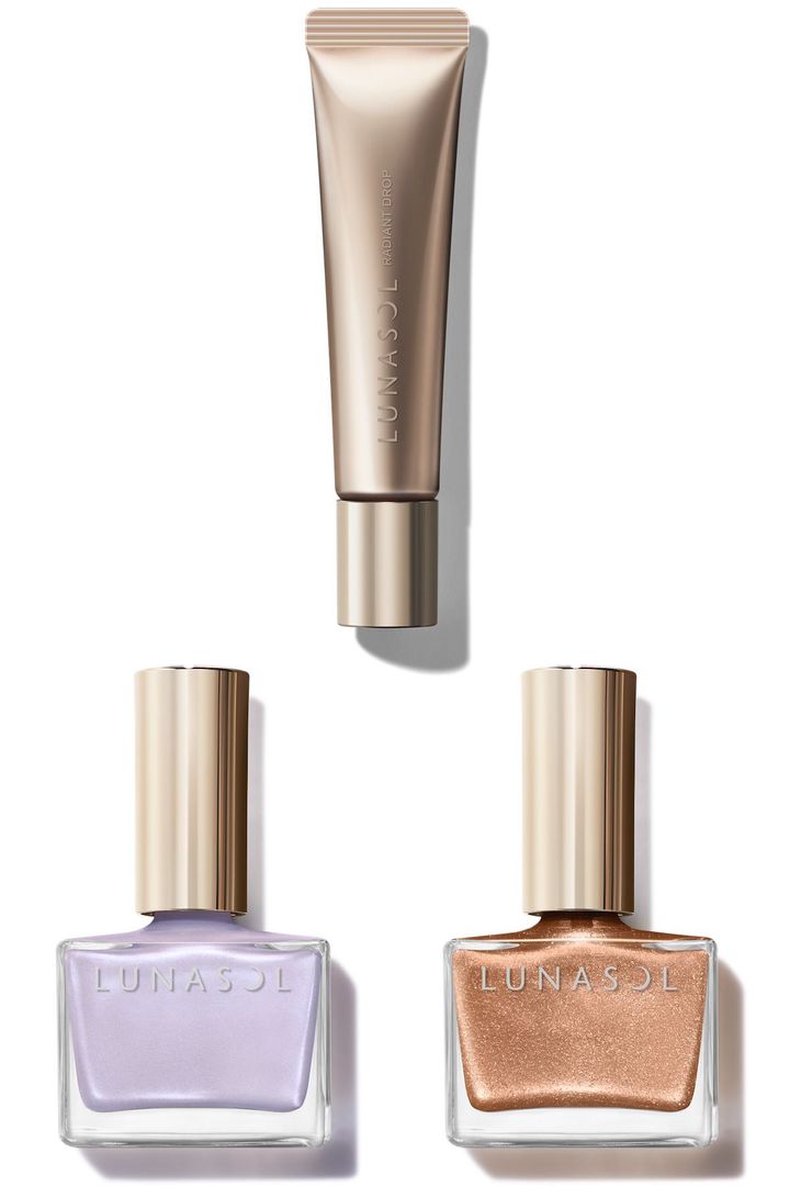 〈上〉ラディアントドロップ EX 02 ￥3,520 〈下左から〉ネイルポリッシュ EX50、EX51 各￥2,200（すべて11月22日より限定発売）