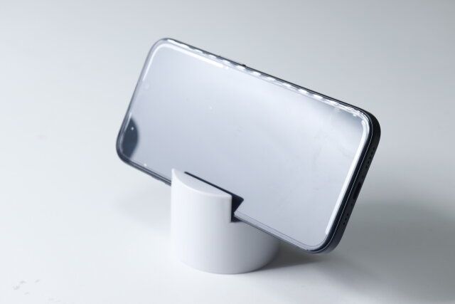 ダイソー スマホが立てられるペンケース フタ スマホスタンド 使用例