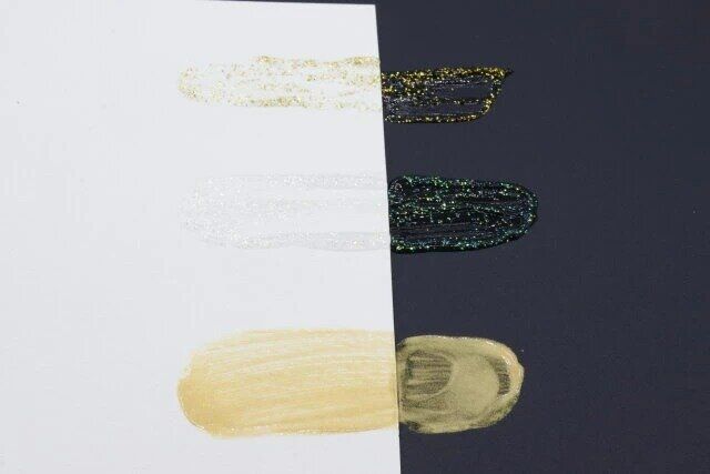 ダイソー アクリル絵の具（30mL、グリッターゴールドカラー） アクリル絵の具（30mL、グリッタークリスタル） アクリル絵の具（30mL、メタリックゴールドカラー） 色味