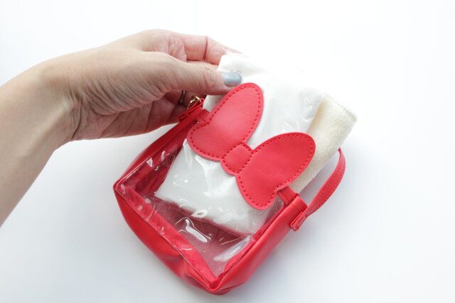 ダイソー バッグチャームポーチ（ミニーアイコン） 使用例