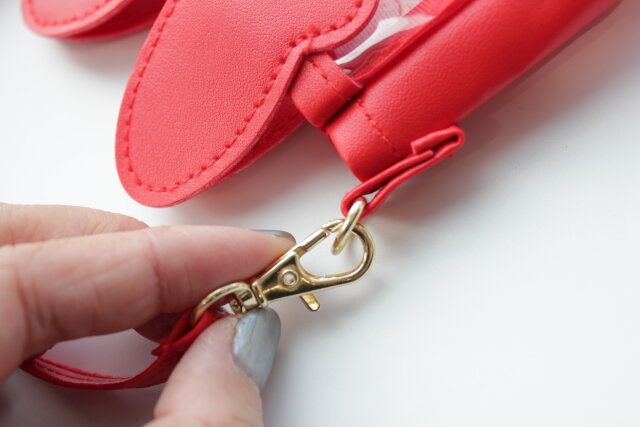 ダイソー バッグチャームポーチ（ミニーアイコン） 金具