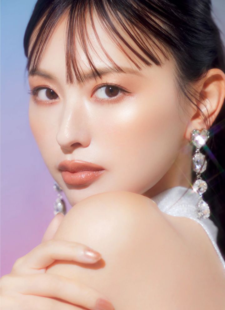 【冬メイク2025】これなら失敗しない！ 大人のキラキラアイメイク。ウォームトーンを選んで艶っぽく