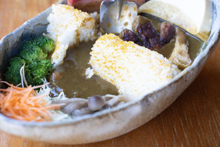 石川・白山麓に佇む「雪だるまカフェ」で、白峰の味と癒しの時間を