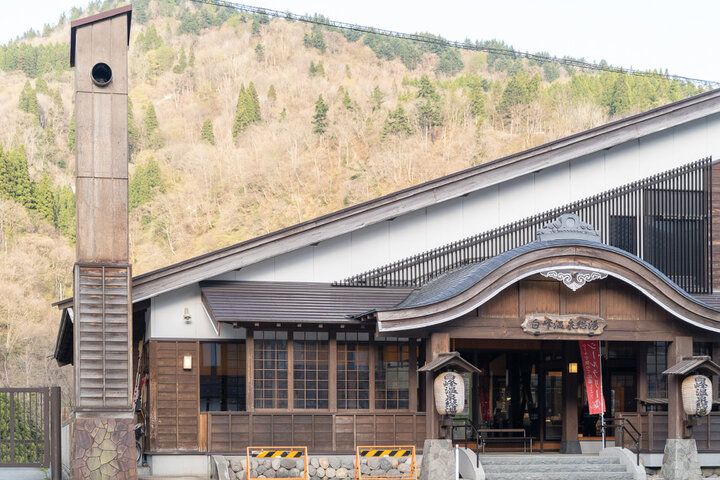 石川・白山麓に佇む「雪だるまカフェ」で、白峰の味と癒しの時間を