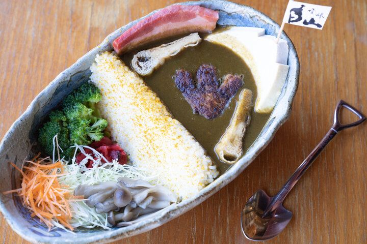 石川・白山麓に佇む「雪だるまカフェ」で、白峰の味と癒しの時間を