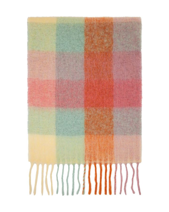 マフラー ¥27,000／HOLZWEILER（SSENSE）