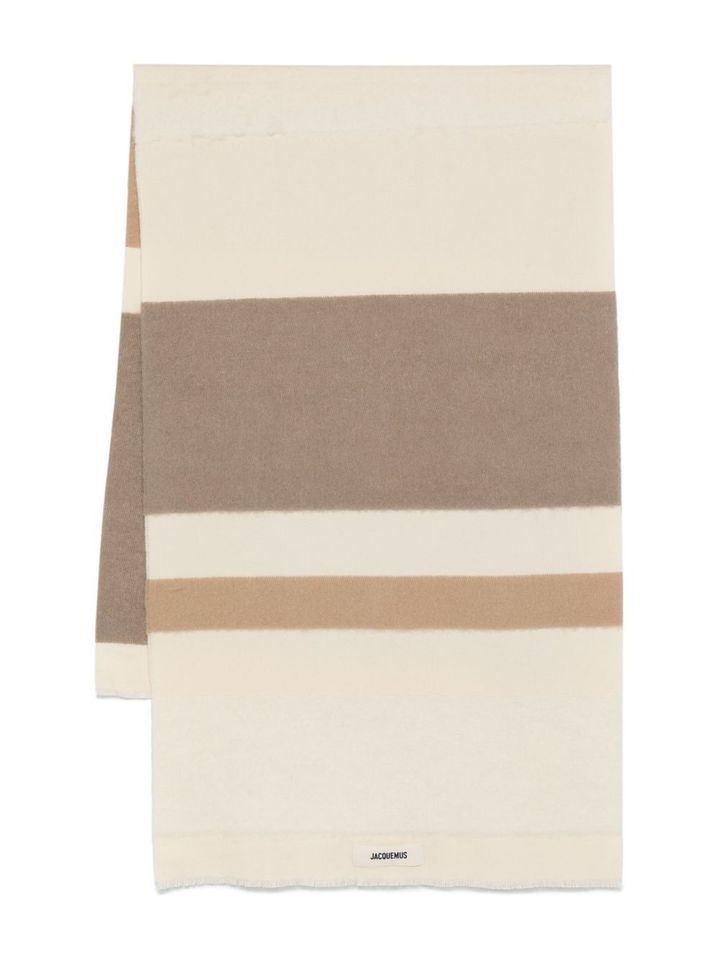 マフラー ¥37,800／JACQUEMUS （FARFETCH）