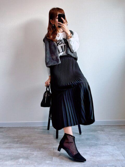 COCA フェイクファーベスト モノトーンでシックなコーデ