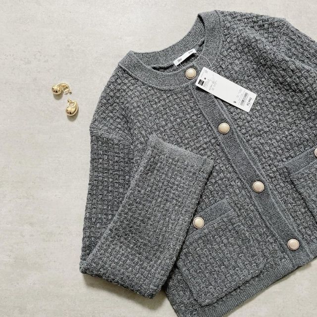 グレーのダブルポケットニットジャケット