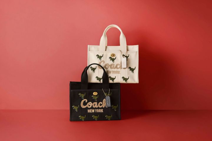 カーゴ トート バッグ 26 （チョーク）￥66,000 カーゴ トート バッグ 26（ブラック）￥66,000