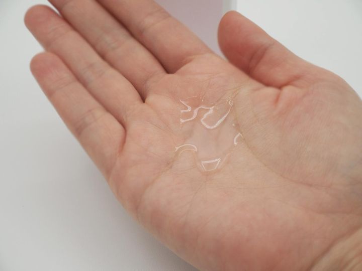 画像: 体温でさらりと溶ける、とろみテクスチャーの化粧水