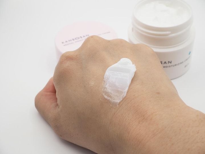 画像: 伸びが良いのに、肌をラッピングして守ってくれているようなクリーム