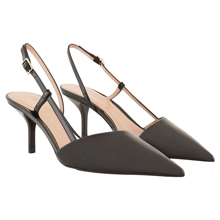 シュー ズ ヒール 6.5cm ￥168,300／GIORGIO ARMANI