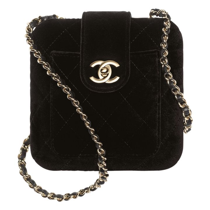 チェーン付きクラッチ 本体 H12.5cm ￥661,100（予定価格）／CHANEL