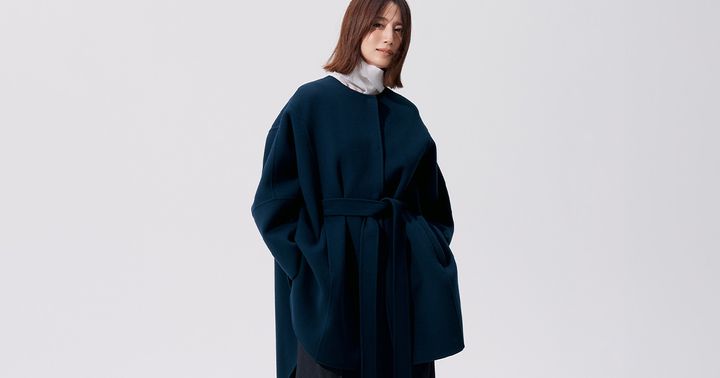 ルフィルの大人気アウターウールリバーポンチョにワイドパンツを合わせたコーデ