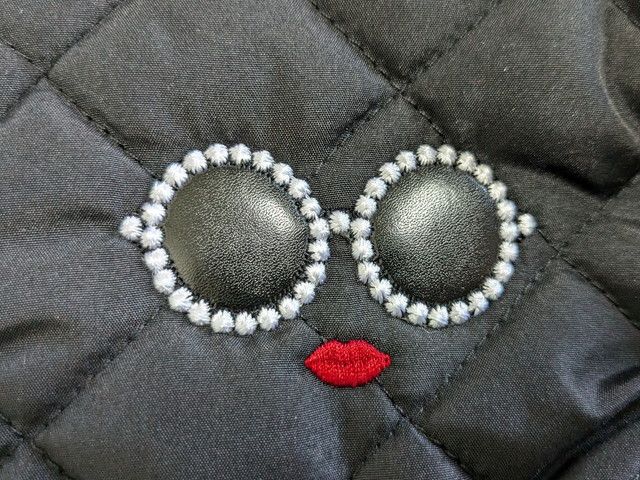 パールサングラスちゃんデザインのポーチ