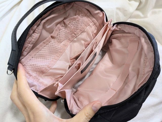 整理上手なBIGバニティポーチ開いたところ