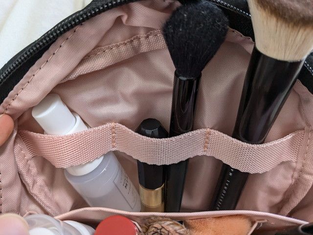 BIGバニティポーチにコスメを立てて収納したところ