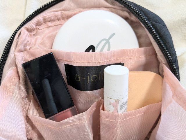 サイズ違いの3つのオープンポケット